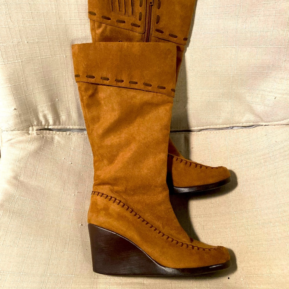 New faux suede zip up boots